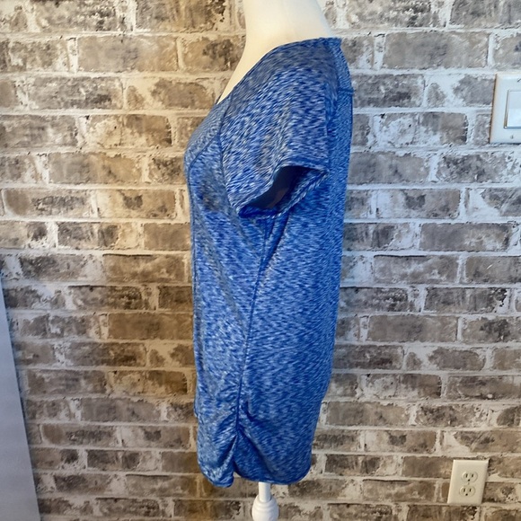 Calvin Klein Performance tee. Size L. Quick dry. Blue. Peekaboo back. - Picture 6 of 13